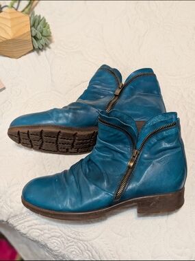 Miz Mooz Teal Blue Leather Side-Zip Ankle Boots